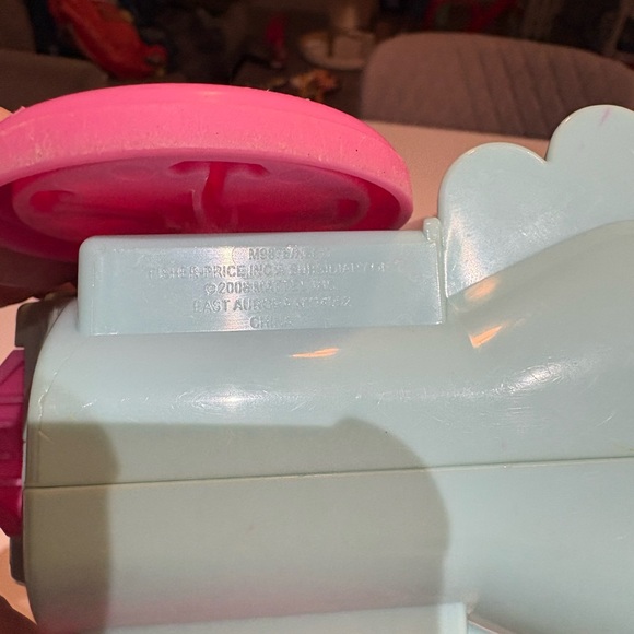 Fisher-Price Little People Princess Carriage – Pink & Teal - Picture 8 of 8